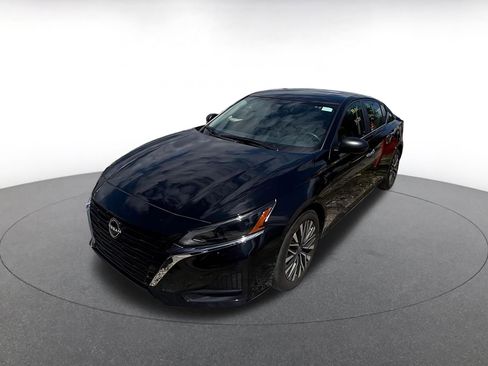 Used 2025 Nissan Altima 2.5 SV image 4