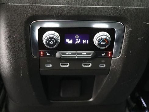 Used 2024 GMC Yukon XL Denali image 16