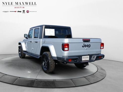 Used 2023 Jeep Gladiator Sport AWD/4WD image 14