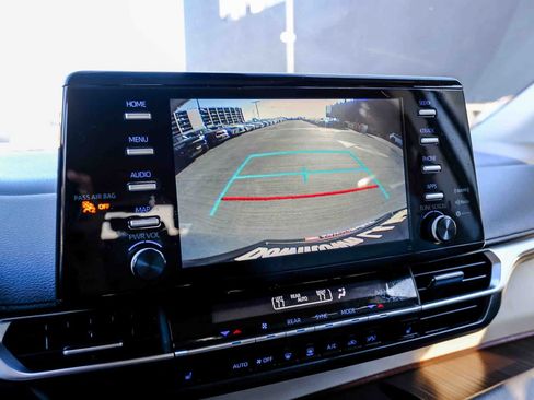Used 2024 Toyota Sienna XLE FWD image 25