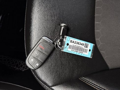 Used 2020 Jeep Compass Latitude image 17