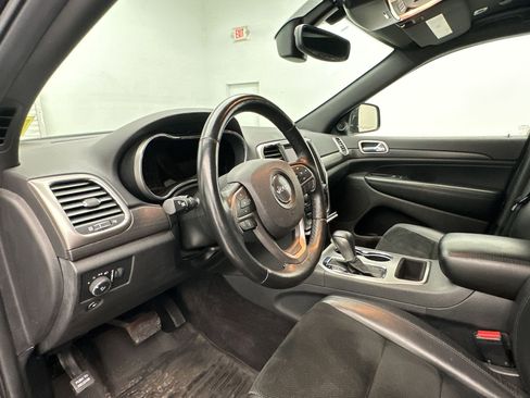 Used 2018 Jeep Grand Cherokee Altitude image 4