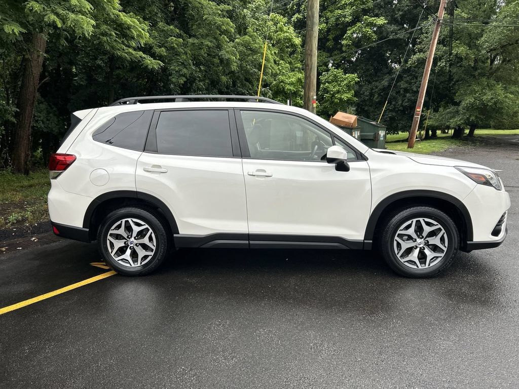 Certified 2023 Subaru Forester Premium AWD/4WD image 9