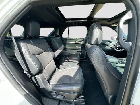 Certified 2025 Ford Explorer ST AWD/4WD image 29