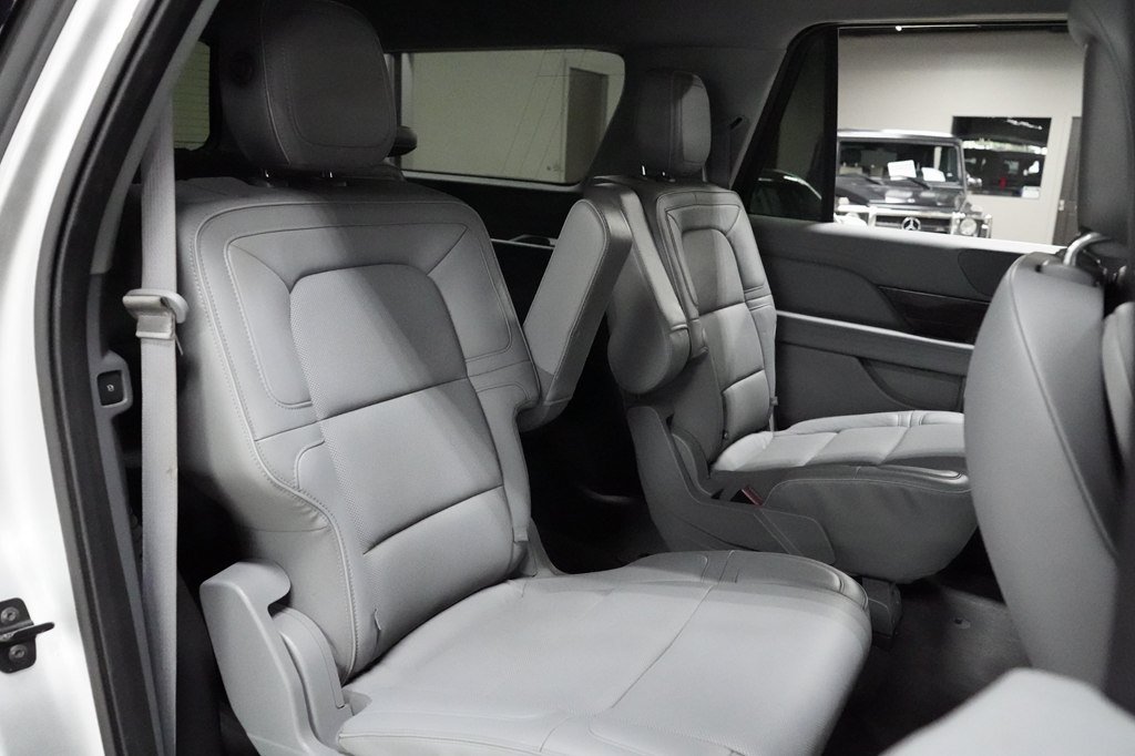 Used 2019 Lincoln Navigator L Select RWD image 28
