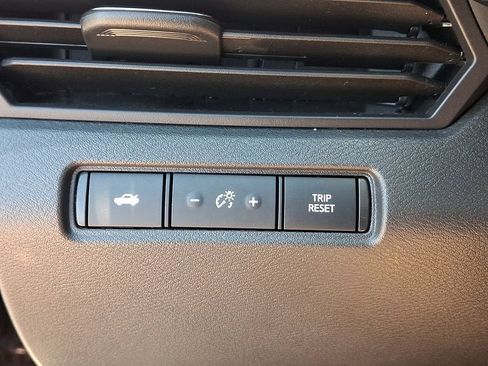 Used 2024 Nissan Altima 2.5 SV FWD image 27