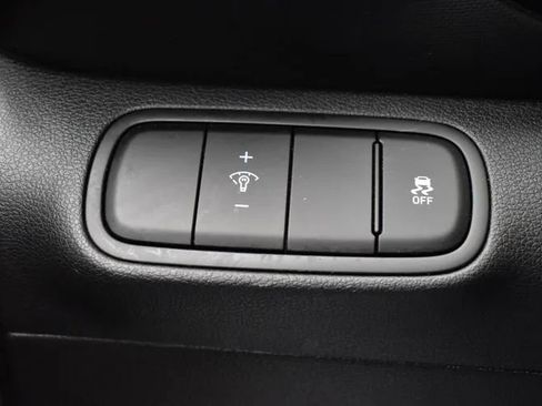 Used 2025 Hyundai Venue Limited FWD image 22
