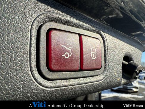 Used 2017 Mercedes-Benz E 300 4MATIC image 25