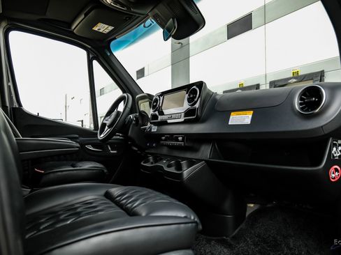 Used 2023 Mercedes-Benz Sprinter 3500 image 48