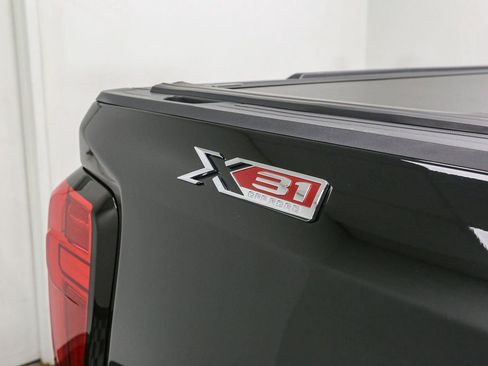 Used 2022 GMC Sierra 1500 Elevation w/ X31 Off-Road Package AWD/4WD image 9