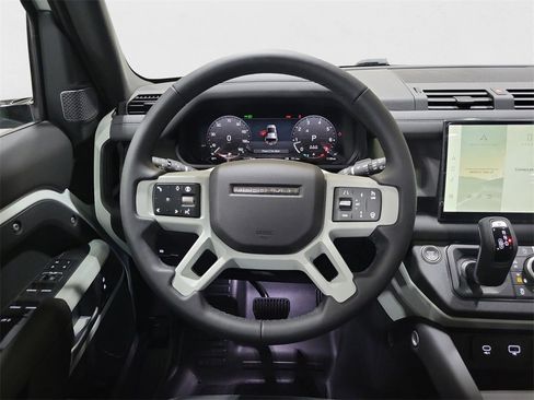 New 2024 Land Rover Defender 110 SE image 25