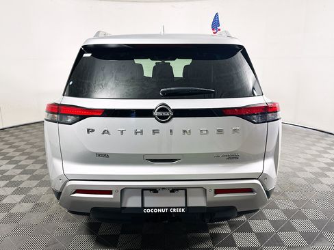 Used 2024 Nissan Pathfinder Platinum w/ Cargo Package AWD/4WD image 4