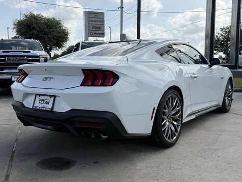 Used 2026 Ford Mustang GT Premium RWD image 5