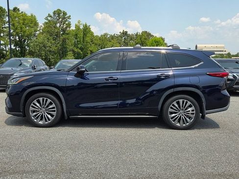 Used 2020 Toyota Highlander Platinum AWD/4WD image 2