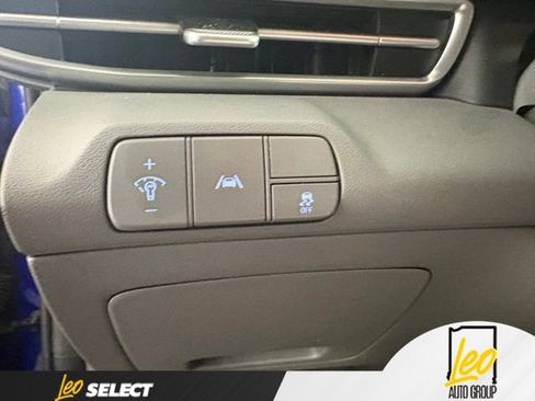 Used 2023 Hyundai Elantra SEL w/ Convenience Package FWD image 16