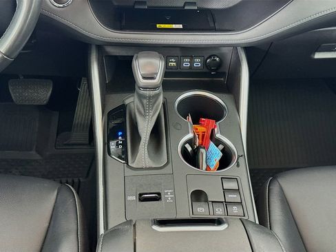 Used 2023 Toyota Highlander XLE image 37