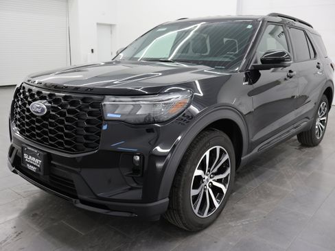 Used 2025 Ford Explorer ST-Line image 7