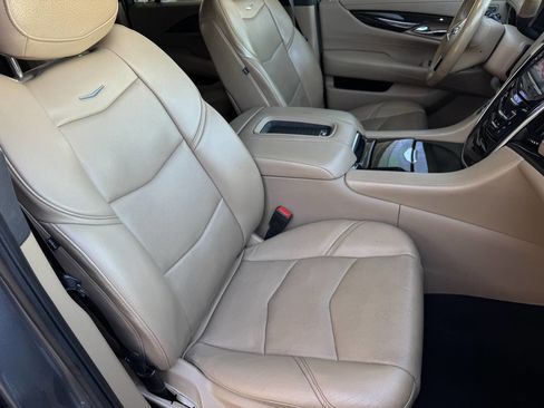 Used 2020 Cadillac Escalade ESV Platinum w/ Escalade Sport Edition image 25