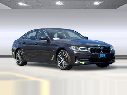 Certified 2023 BMW 530e xDrive w/ Convenience Package image 6
