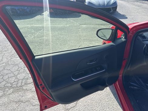 Used 2015 Toyota Prius C Two image 9