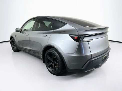 Used 2026 Tesla Model Y AWD image 5