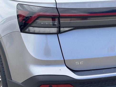 New 2025 Volkswagen Taos SE image 11