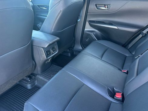 Used 2024 Toyota Venza Limited image 11