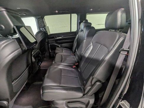 Certified 2022 Jeep Wagoneer Series II w/ Rear Seat Video Group 1 AWD/4WD image 14