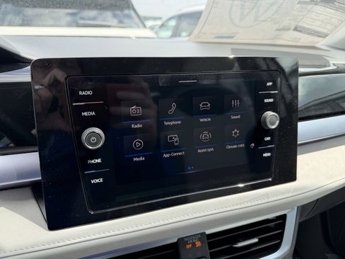 New 2026 Volkswagen Taos SE FWD image 18