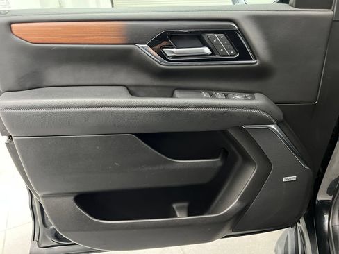 Used 2025 GMC Yukon Denali AWD/4WD image 14