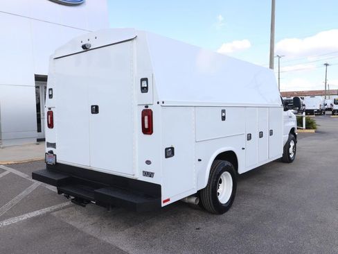Certified 2022 Ford E-450 and Econoline 450 Super Duty w/ Power Windows & Locks Group image 15