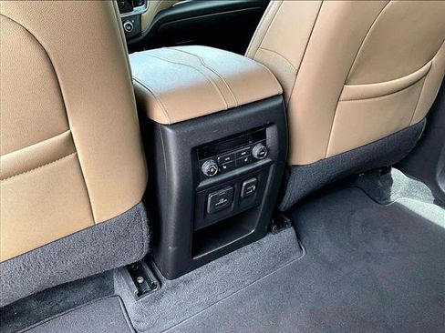 Used 2023 Chevrolet Traverse Premier FWD image 25