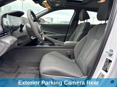 Used 2025 Hyundai Elantra SEL image 12