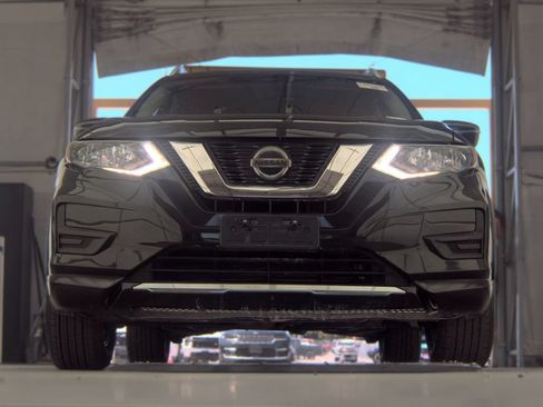 Used 2018 Nissan Rogue SV AWD/4WD image 2