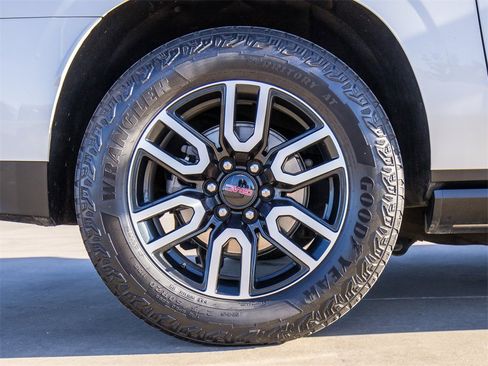 Used 2023 GMC Yukon XL AT4 w/ AT4 Premium Plus Package image 9