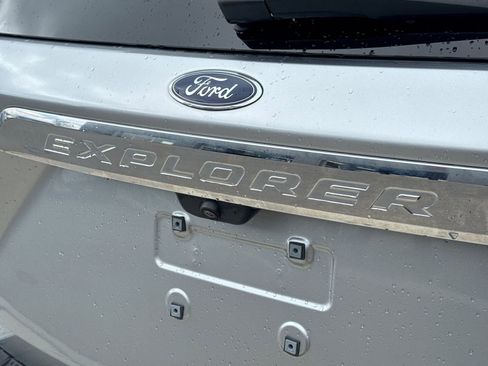 Certified 2023 Ford Explorer XLT AWD/4WD image 15