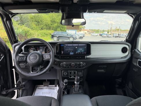 Used 2025 Jeep Wrangler Unlimited Sport AWD/4WD image 25