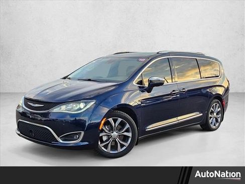 Used 2018 Chrysler Pacifica Limited w/ Tire & Wheel Group image 1