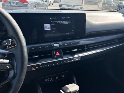 Used 2025 Kia K4 LXS image 23