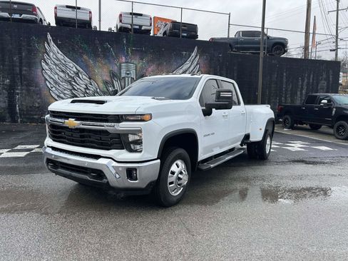 Used 2026 Chevrolet Silverado 3500 LT w/ All Star Edition image 7