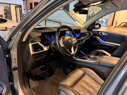 Used 2024 BMW X7 xDrive40i w/ Premium Package image 10