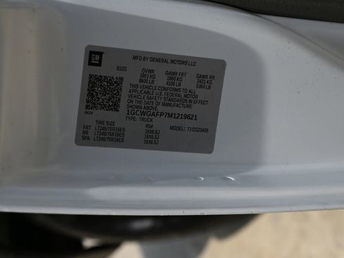 Used 2021 Chevrolet Express 2500 w/ Driver Convenience Package image 18