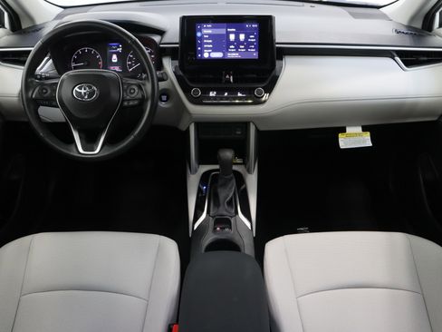 Certified 2023 Toyota Corolla Cross LE w/ Moonroof Package image 30