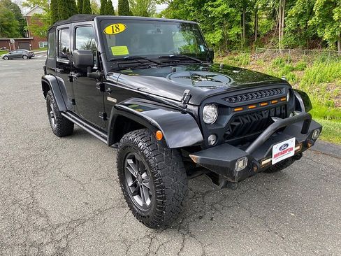 Used 2018 Jeep Wrangler Unlimited Sport AWD/4WD image 3