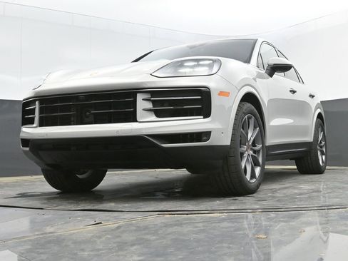 New 2025 Porsche Cayenne Coupe image 32