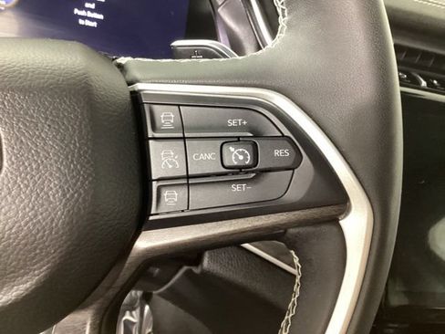 Used 2023 Jeep Grand Cherokee L Limited w/ Luxury Tech Group II AWD/4WD image 15