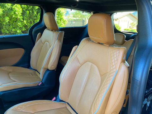 Used 2023 Chrysler Pacifica Pinnacle image 34