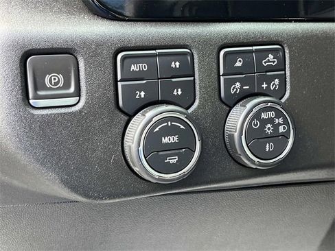 Used 2024 Chevrolet Silverado 2500 LTZ w/ LTZ Premium Package image 33