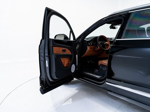 New 2025 Bentley Bentayga Extended Wheelbase image 9