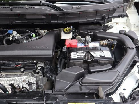 Used 2017 Nissan Rogue SV w/ SV Premium Package AWD/4WD image 40
